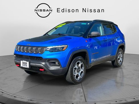 Used 2022 Jeep Compass Trailhawk w/ Trailhawk Elite Group image 2