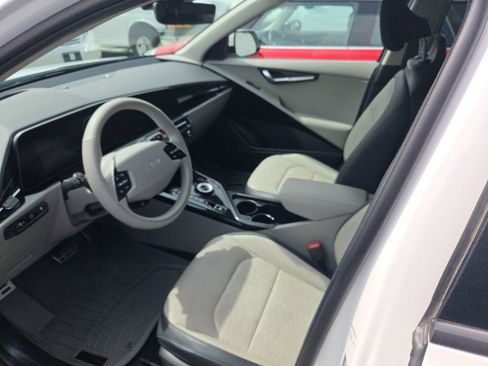 Used 2024 Kia Niro Wave w/ Wave Preserve Package image 3