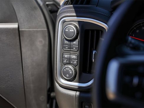 Used 2021 Chevrolet Silverado 1500 LT image 18