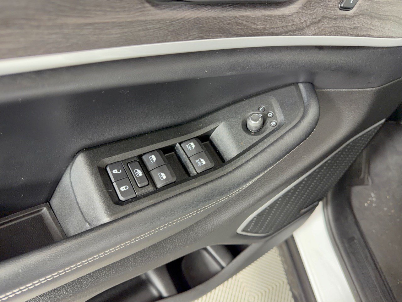 Used 2021 Jeep Grand Cherokee L Limited RWD image 15