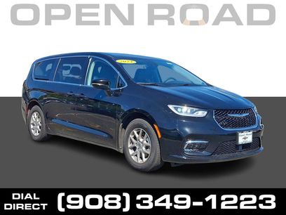 Used 2024 Chrysler Pacifica Touring-L