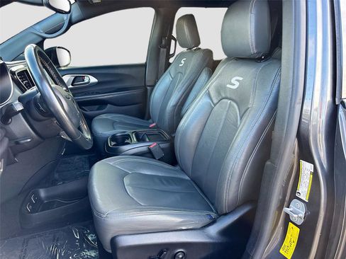 Used 2019 Chrysler Pacifica Touring Plus w/ S Appearance Package image 21
