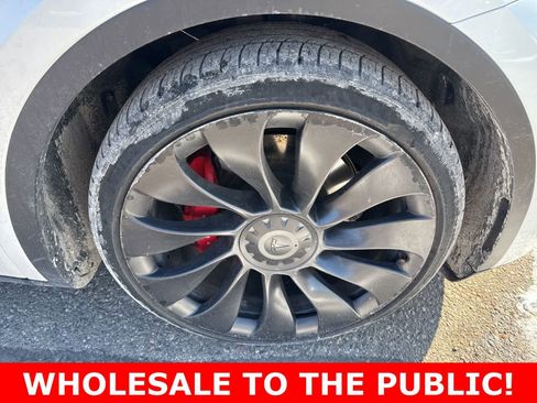 Used 2023 Tesla Model Y Performance image 9