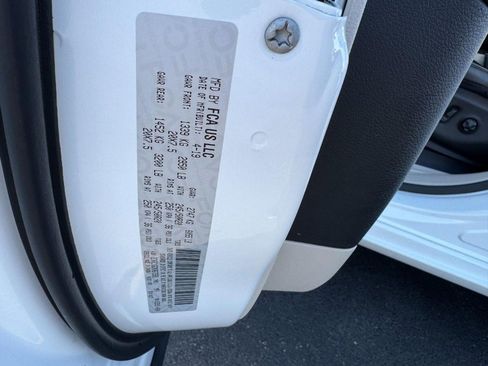 Used 2019 Chrysler Pacifica Limited image 26