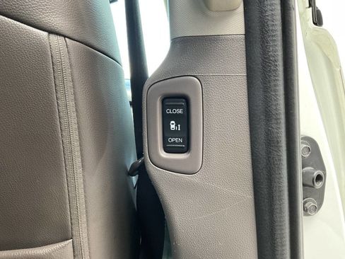 Used 2014 Honda Odyssey Touring Elite image 45