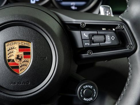 Certified 2025 Porsche Macan Base image 11