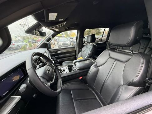 Used 2024 Jeep Wagoneer L Series II w/ Flexible Seating Group AWD/4WD image 6