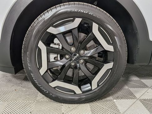 Used 2024 Kia Telluride EX w/ EX Captain's Chair Package FWD image 30