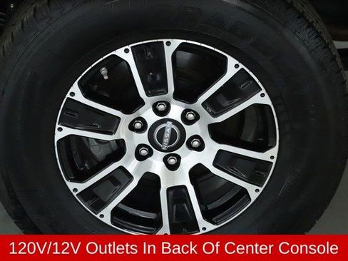 Used 2024 Nissan Titan SV w/ SV Convenience Package image 13
