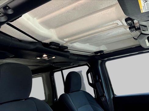 Used 2022 Jeep Wrangler Unlimited Sport AWD/4WD image 19