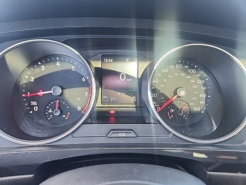 Used 2018 Volkswagen Tiguan SE w/ Panoramic Sunroof Package image 13