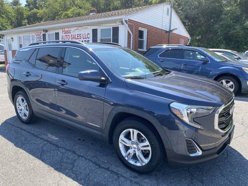 Used 2018 GMC Terrain SLE w/ Driver Convenience Package FWD image 3