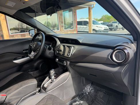 Used 2019 Nissan Kicks SV image 21