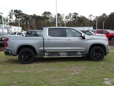 Used 2025 Chevrolet Silverado 1500 High Country w/ High Country Premium Package image 8