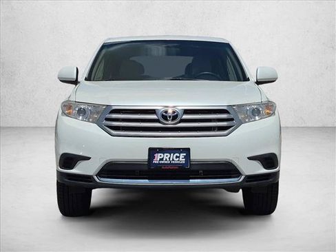 Used 2012 Toyota Highlander FWD image 2