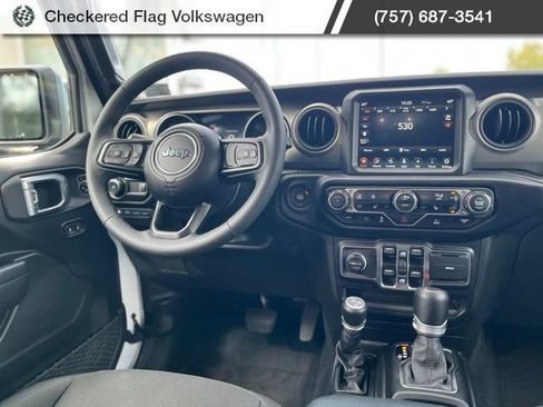 Used 2023 Jeep Wrangler Unlimited w/ Cold Weather Group AWD/4WD image 29