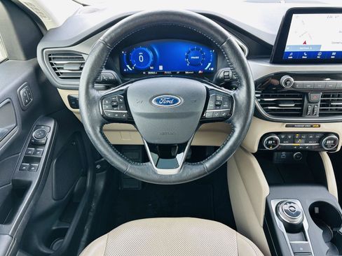 Used 2021 Ford Escape Titanium image 16