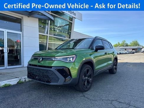 Used 2025 Volkswagen Taos SE AWD/4WD image 2