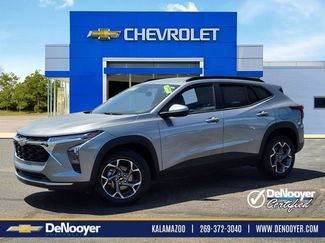 Used 2025 Chevrolet Trax LT w/ LT Convenience Package FWD video 1