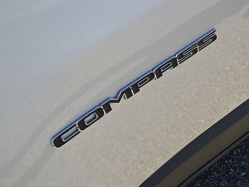 Used 2024 Jeep Compass Latitude image 12