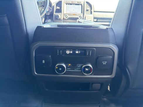 Used 2019 Ford Expedition Max XLT w/ Equipment Group 202A AWD/4WD image 29