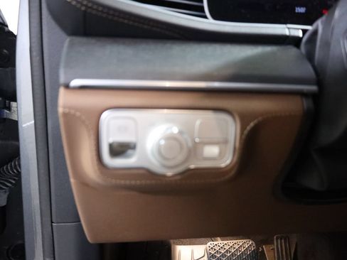 Used 2024 Mercedes-Benz GLE 350 4MATIC image 11