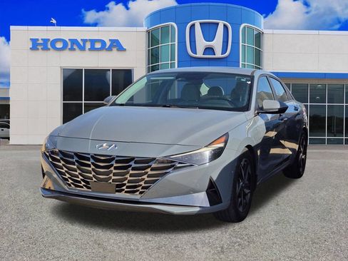 Used 2022 Hyundai Elantra Limited FWD image 18