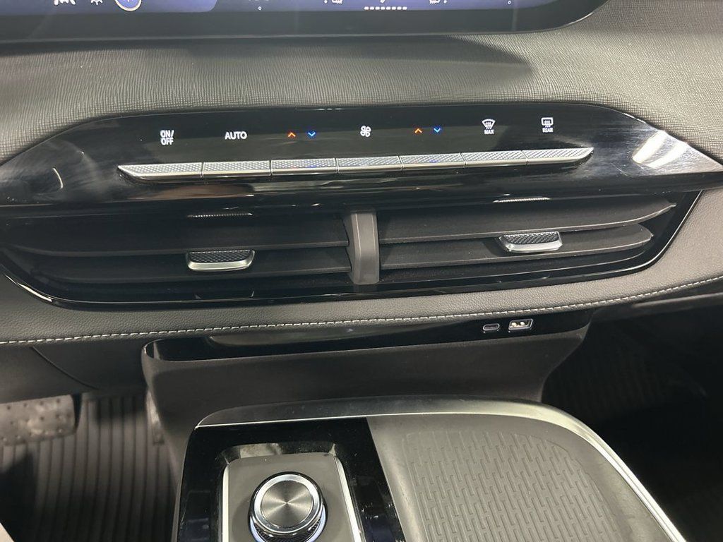 Certified 2026 Buick Enclave Sport Touring w/ Power Package AWD/4WD image 16