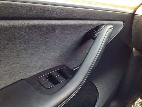 Used 2023 Tesla Model Y Long Range image 18