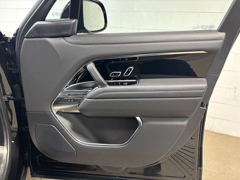 Used 2023 Land Rover Range Rover SE image 33