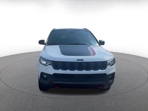 Used 2025 Jeep Compass Trailhawk AWD/4WD image 4