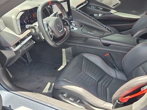 Used 2021 Chevrolet Corvette Stingray Premium Cpe w/ Z51 Performance Package RWD image 9