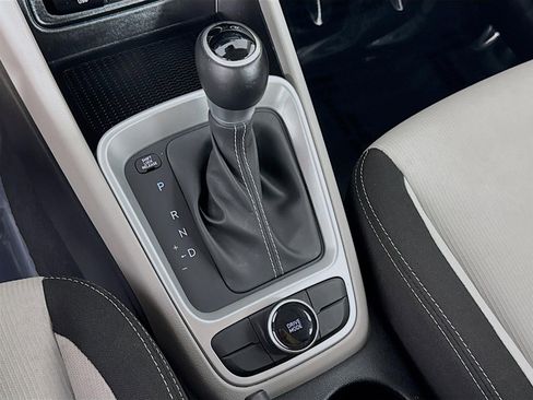 Certified 2023 Hyundai Venue SEL w/ Cargo Package image 18