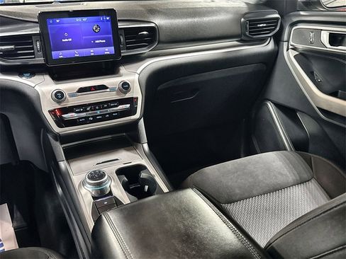 Used 2022 Ford Explorer XLT image 26