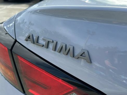Used 2025 Nissan Altima 2.5 SR FWD image 10
