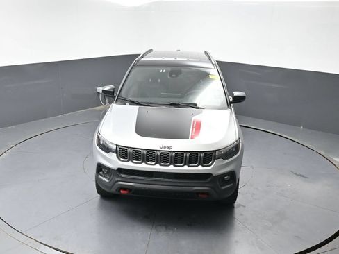 Used 2025 Jeep Compass Trailhawk AWD/4WD image 18