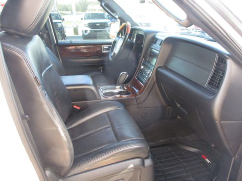 Used 2015 Lincoln Navigator 2WD image 11