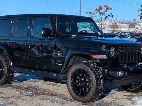 Used 2022 Jeep Wrangler Unlimited Sahara image 9