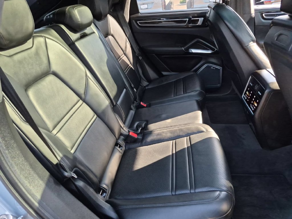 Used 2020 Porsche Cayenne Turbo S AWD/4WD image 20