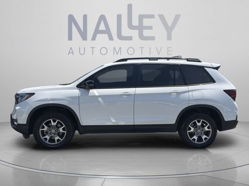 Used 2023 Honda Passport TrailSport image 2