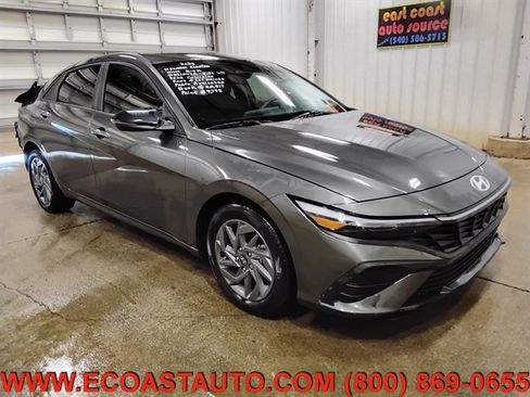 Used 2024 Hyundai Elantra SEL image 4