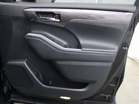 Used 2022 Toyota Highlander Limited image 27