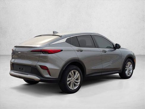 Used 2024 Buick Envista Preferred w/ Advanced Safety Package image 5