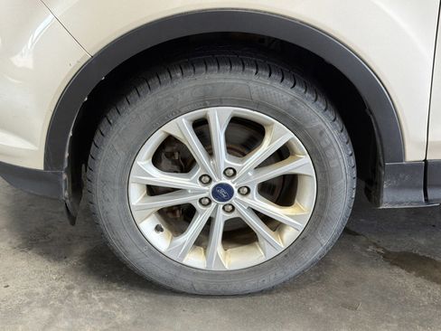 Used 2017 Ford Escape SE w/ SE Cold Weather Package AWD/4WD image 5