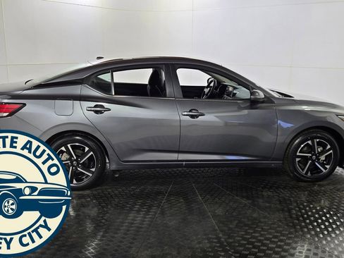Used 2025 Nissan Sentra SV image 8