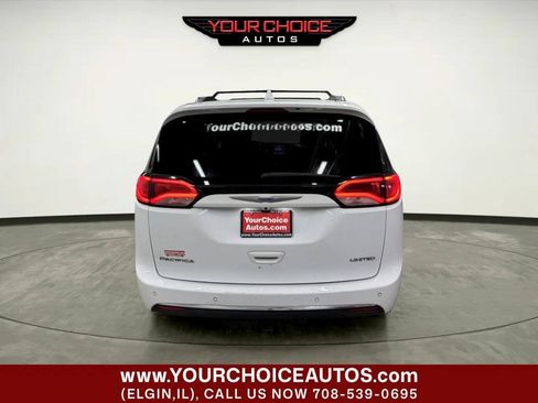 Used 2018 Chrysler Pacifica Limited FWD image 4