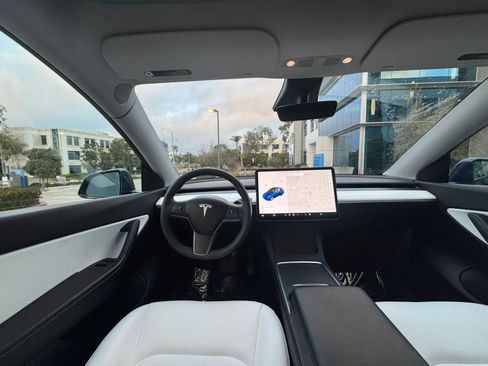 Used 2024 Tesla Model Y Long Range image 40