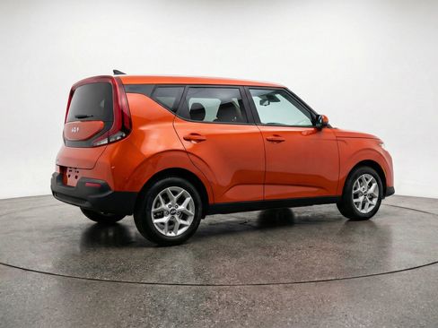 Used 2025 Kia Soul LX w/ LX Technology Package image 9