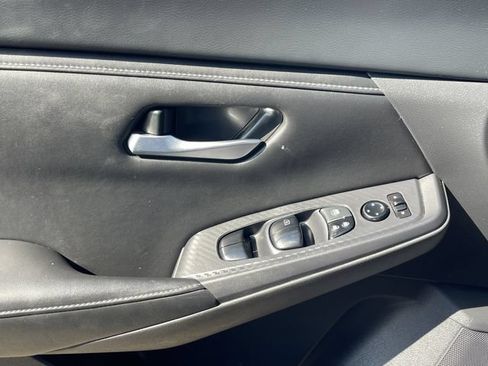 Used 2024 Nissan Sentra SV FWD image 23