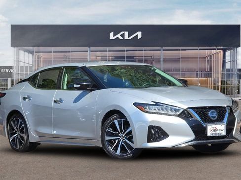 Used 2022 Nissan Maxima SV w/ Floor Mat Group FWD image 2